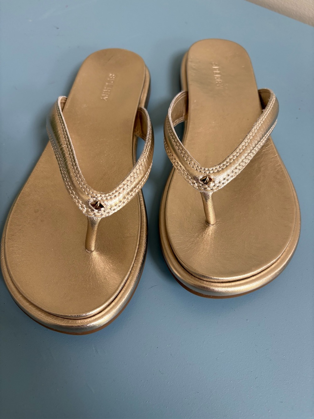 ISLATHONG WM Metallic Gold Sandal (Gold) Sperry